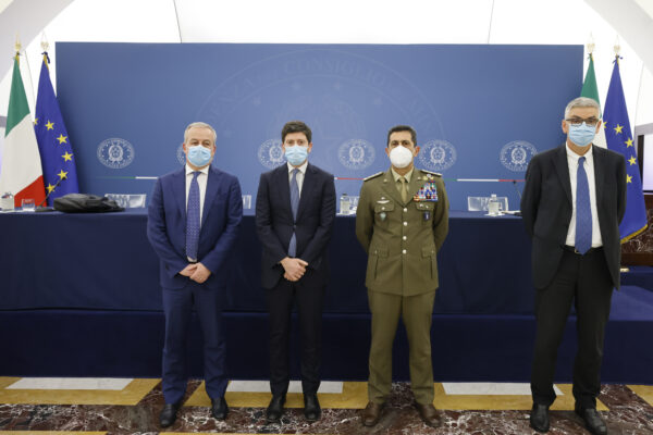 FRANCO LOCATELLI, COORDINATORE DEL CTS
ROBERTO SPERANZA, MINISTRO DELLA SALUTE, FRANCESCO PAOLO FIGLIUOLO, COMMISSARIO STRAORDINARIO,
SILVIO BRUSAFERRO, PORTAVOCE CTS