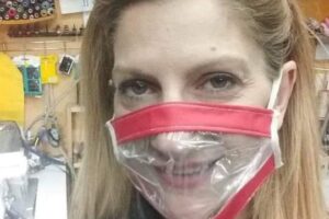 Donò le mascherine trasparenti ai non udenti: l’antri incontra la stilista salentina