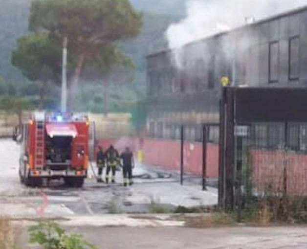 Palamaggiò in fiamme, danni a palestra e uffici: ipotesi dolosa