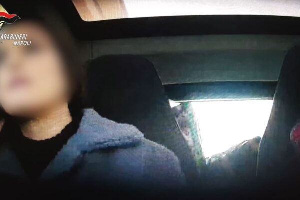 Prostituzione, smantellato “business” del sesso a Napoli: a capo c’erano due donne