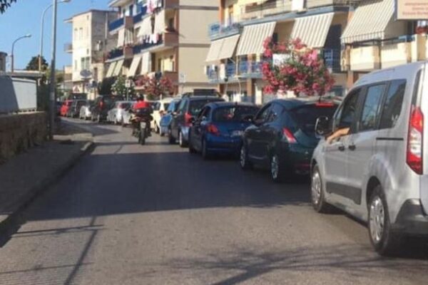 Guerra parcheggi a Bacoli, i gestori dei lidi insorgono: “Così ci giochiamo l’estate” Guerra parcheggi a Bacoli, i gestori dei lidi insorgono: “Così ci giochiamo l’estate”