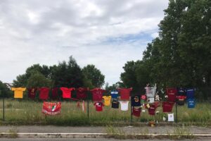 Acilia, in onore di Riccardo un muro di maglie dove perse la vita