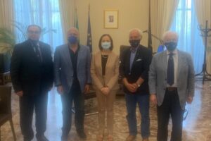 Donò le mascherine trasparenti ai non udenti: l’antri incontra la stilista salentina