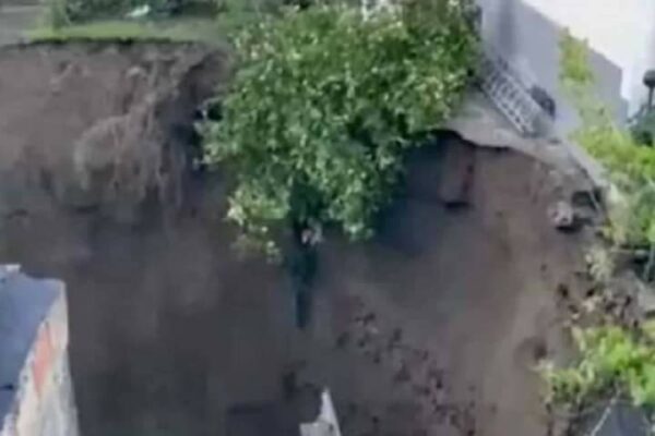 Voragine nel rione Sanità, si indaga sui lavori a un garage sotterraneo: “Ci sono 750 auto in più”