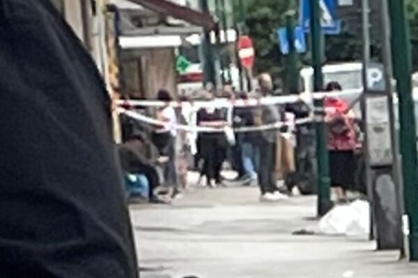 Napoli, dramma a Fuorigrotta: giovane studente si lancia nel vuoto dal b&b Napoli, dramma a Fuorigrotta: giovane studente si lancia nel vuoto dal b&b