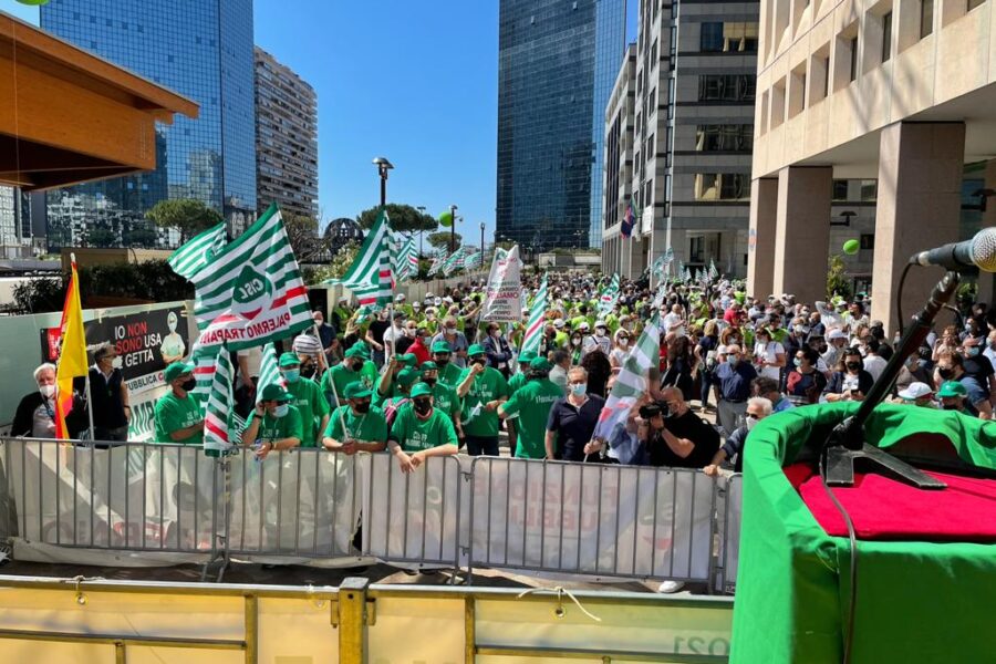 Comizio Cisl funzione pubblica Campania: basta col precariato nella sanità