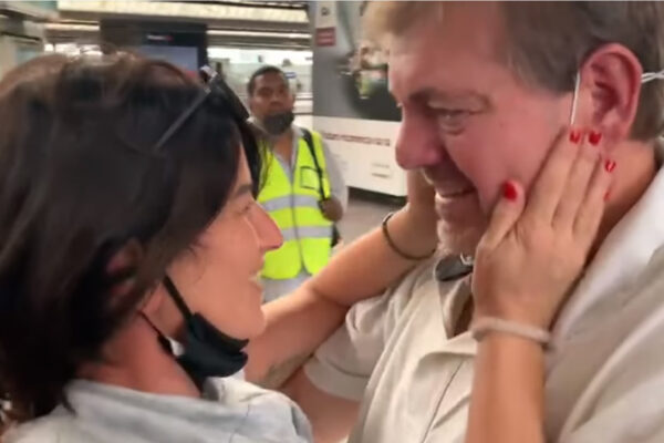 Crespi esce dal carcere, la gioia dopo mesi da incubo: “Ho trovato giudici giusti, adesso voglio i miei figli”