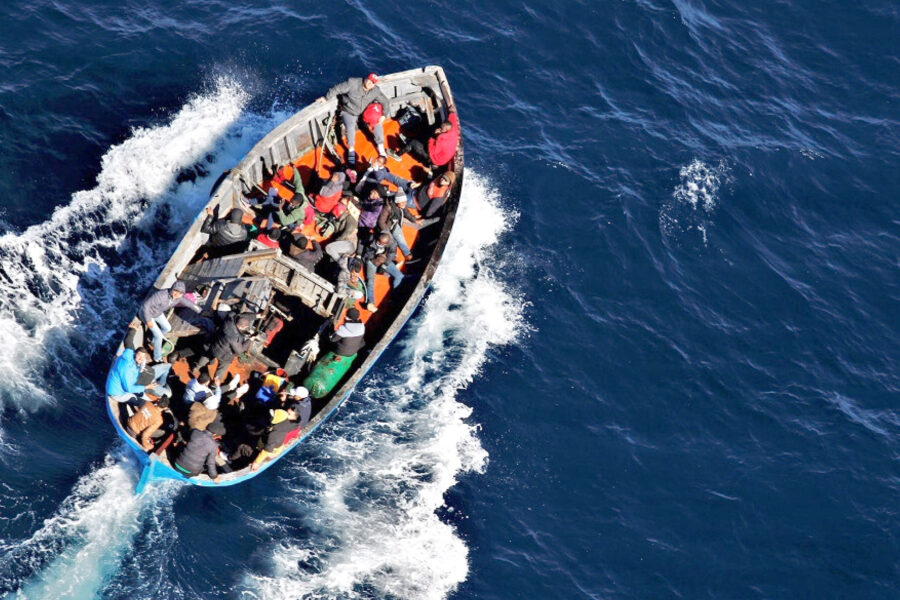 Ennesimo naufragio in mare, stavolta è strage di donne e bambini
