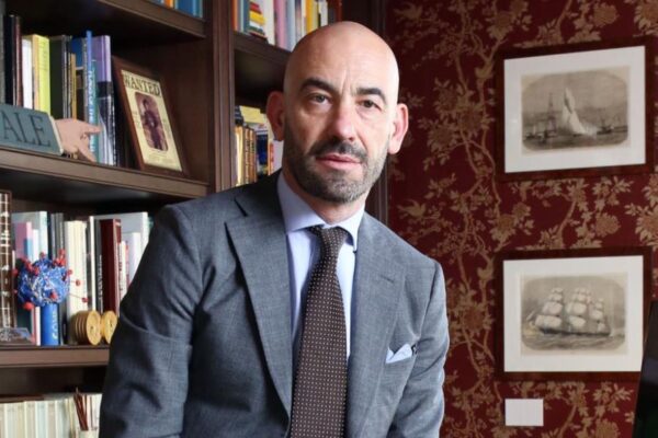 Bassetti sotto scorta per le minacce dei No Vax: “Sono schifato ma non indietreggio di un millimetro” Bassetti sotto scorta per le minacce dei No Vax: “Sono schifato ma non indietreggio di un millimetro”