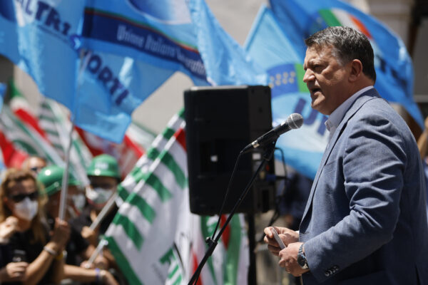 Intervista a Pierpaolo Bombardieri: “Giusto lo stop ai licenziamenti, non esiste solo Confindustria”