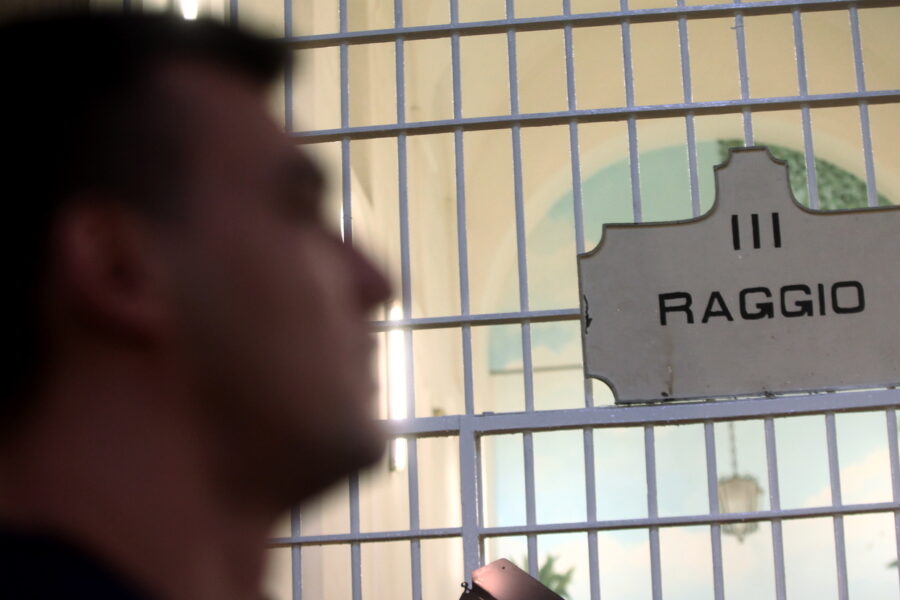 Arrestato per rapina, ma era ad una festa a 45 km di distanza: “I magistrati paghino”