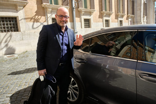 Caos rifiuti, Cingolani: “Aggiornare presto il piano regionale”. Scatta la polemica tra Comune e Regione