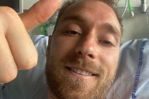 La foto di Eriksen dall’ospedale dopo la paura: “Sto bene, grazie per l’affetto”