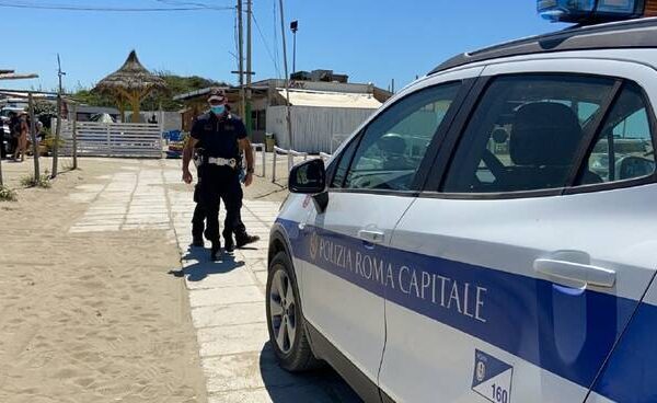 Ostia, blitz dei vigili: controlli e chiusure dei locali