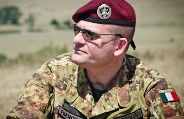 Cerimonia conclusiva premio “Pietro Golia”: consegnati riconoscimenti istituzionali al Ten. Col. della Folgore Gianfranco Paglia