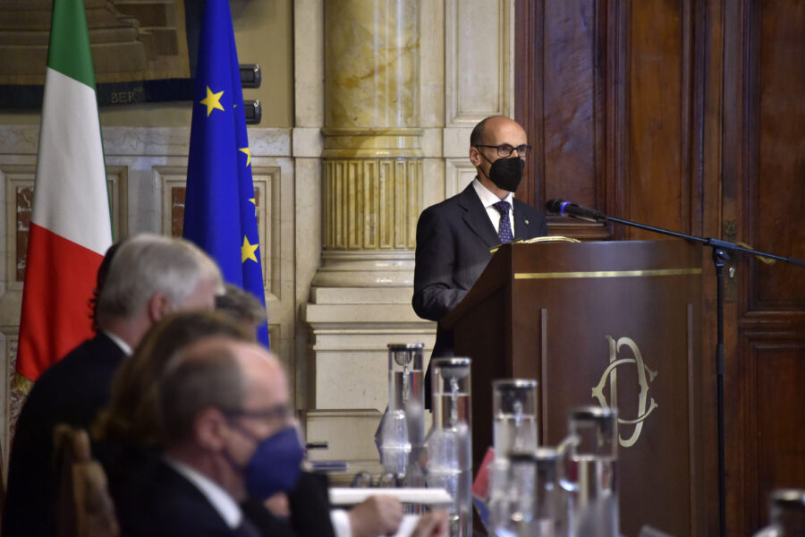 Anticorruzione, con Busia è finita la caccia alle streghe: no divieti e condanne ma tutela