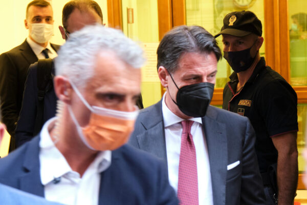 Conte cacciato da Grillo resta senza partito e si prepara a scalare il Pd
