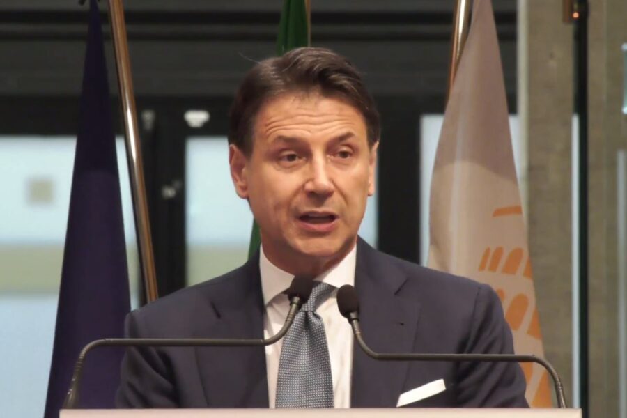 Conte, ultimatum a Grillo: “Decida se vuole fare genitore padrone, non farò il prestanome”