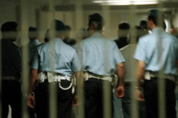 Le carceri scoppiano, inutile spettacolarizzazione l’arresto dei poliziotti 14 mesi dopo la mattanza
