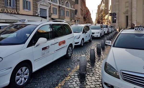 Roma, ecco le nuove tariffe taxi: corse più care ma servizio migliorato