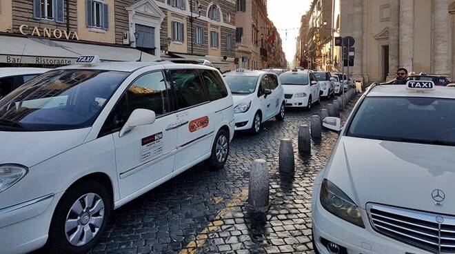 Roma, ecco le nuove tariffe taxi: corse più care ma servizio migliorato