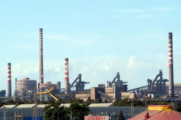 EX ILVA 
ACCIAIERIA ACCIAIERIE
TARANTO
IMPIANTO SIDERURGICO
SIDERURGIA
ARCELOR MITTAL ARCELORMITTAL
OPERAIO
