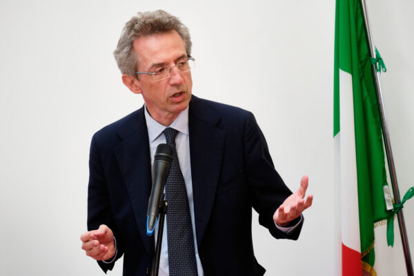 Il bluff del patto per Napoli: è solo un dissesto mascherato