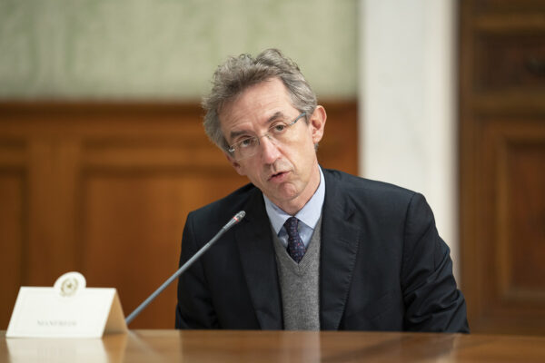 Manfredi si presenta: “Tranquilli, il patto per Napoli funziona”