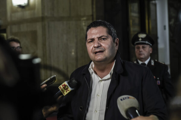 Intervista a Marco Bentivogli: “I giovani non si aiutano con la tassa di Letta ma con il lavoro”