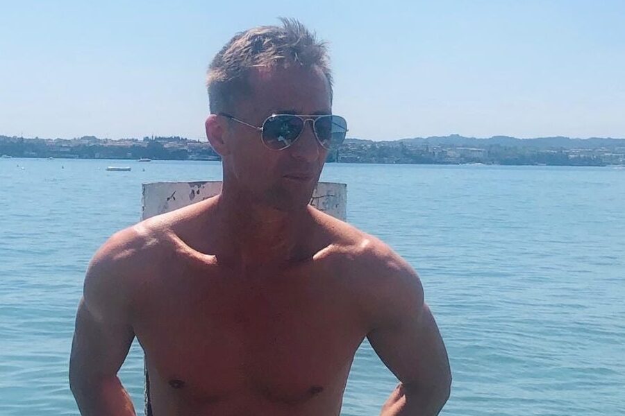 Vaccinato con AstraZeneca, muore a 54 anni per trombosi: “Vogliamo risposte sul nostro Gianluca”