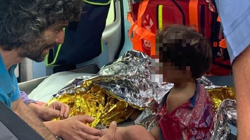 Bambino ritrovato, spunta il precedente della ‘fuga’ del fratello maggiore: tutti i punti ancora da chiarire