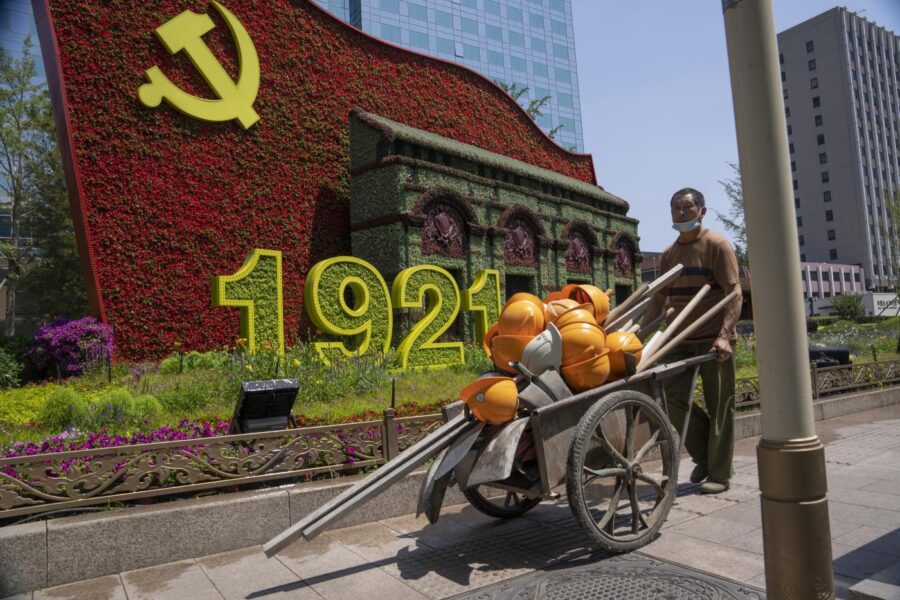 Il Partito comunista cinese festeggia un secolo di vita. La ricetta? Crescita economica, adattabilità e repressione