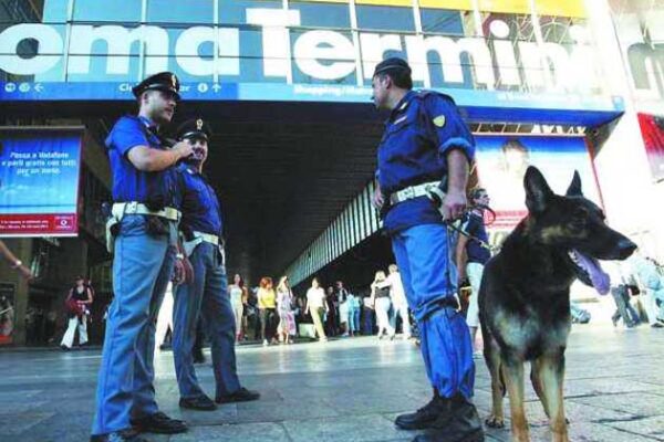 Controlli della Polizia a Termini (foto di repertorio)