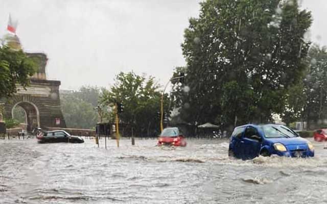 Roma, incinta all’ottavo mese resta bloccata dagli allagamenti durante il temporale