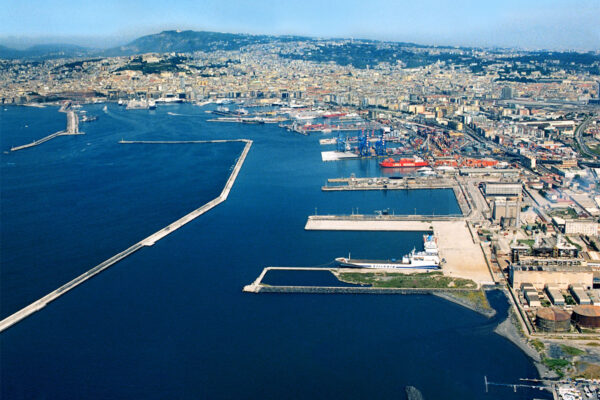 Porto di Napoli tra immobilismo e mala gestione: “Fino a oggi non si è concluso niente”