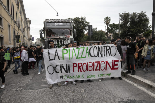 Convenzione unica sulle droghe, 60 anni di proibizionismo: un promemoria per il governo Convenzione unica sulle droghe, 60 anni di proibizionismo: un promemoria per il governo