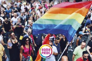 Roma Pride 2021, nel corteo anche la politica: Carlo Calenda, Roberto Gualtieri, Monica Cirinnà e Elio Vito