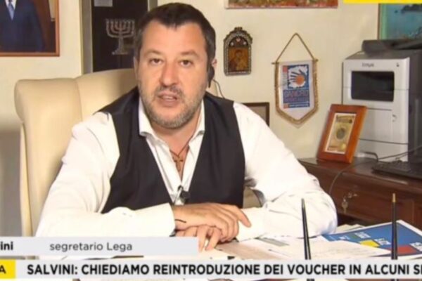 Chi paga 600 euro al mese a un cameriere non è sfruttatore: lo strano rapporto col lavoro di Matteo Salvini Chi paga 600 euro al mese a un cameriere non è sfruttatore: lo strano rapporto col lavoro di Matteo Salvini