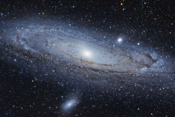 “Il telescopio  della letteratura”, lo sguardo degli scrittori verso lo spazio