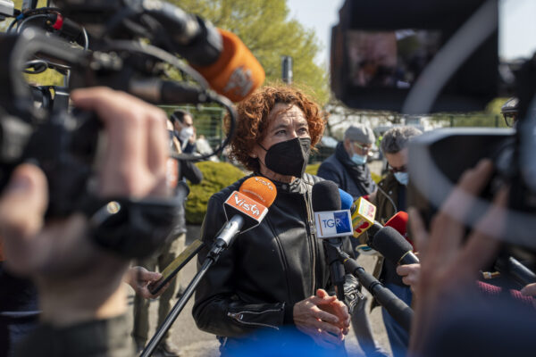 Sindaca indagata per un dito schiacciato all’asilo, i pm chiedono l’archiviazione: “Non ha colpe”