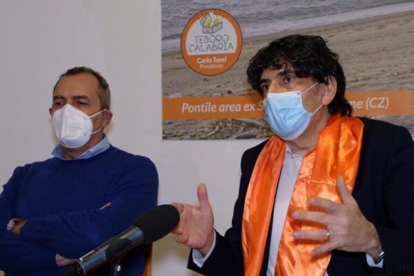 Tansi apre gli occhi su de Magistris: “Altro che rivoluzionario, è solo schiavo delle logiche di potere”