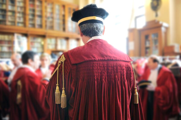 Il giusto processo si può avere solo con le carriere separate