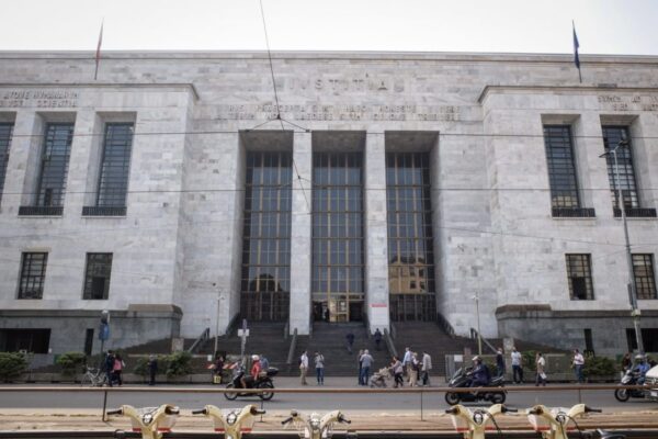 Picchiato e insultato perché gay, condannati i genitori di un ragazzo 15enne: “Discriminato per l’orientamento sessuale”