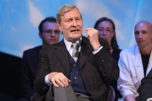 Vattimo colpevole di altruismo smisurato: a processo la sua anima Vattimo colpevole di altruismo smisurato: a processo la sua anima