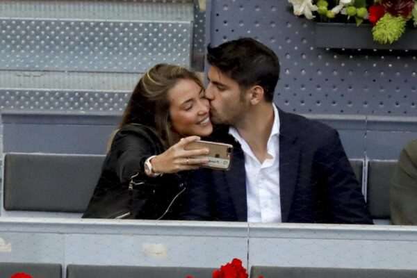 Real Madrid’s striker Alvaro Morata (R) and his girlfriend, Italian model Alice Campello (L) during the semifinal between Russian Svetlana Kuznetsova and French Kristina Mladenovic of the Mutua Madrid Open tennis tournament played at Caja Magica Sport Complex in Madrid, Spain, on 12 May 2017. EFE/Juanjo Martin