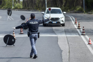 Foto Roberto Monaldo / LaPresse
13-04-2020 Roma
Cronaca
Emergenza coronavirus – Controlli stradali della Polizia di Stato in occasione delle festività pasquali
Nella foto Posto di blocco della Polizia sulla via del Mare

Photo Roberto Monaldo / LaPresse
13-04-2020 Rome (Italy)
Coronavirus outbreak – State police checkpoint