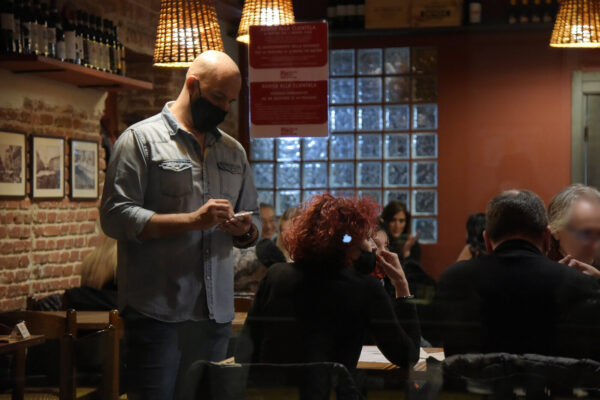 Foto Gian Mattia D’Alberto – LaPresse
15-01-2021 Milano
Cronaca
Protesta dei ristoratori
nella foto: un ristorante aperto nonostante il divieto

Foto Gian Mattia D’Alberto – LaPresse
2021-01-15 Milan
Protest of restaurateurs
in the photo: a restaurant open despite the ban