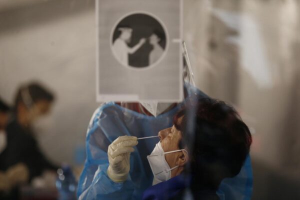 Coronavirus, tornano a salire ricoveri e tin come la positività: 2.072 nuovi contagiati