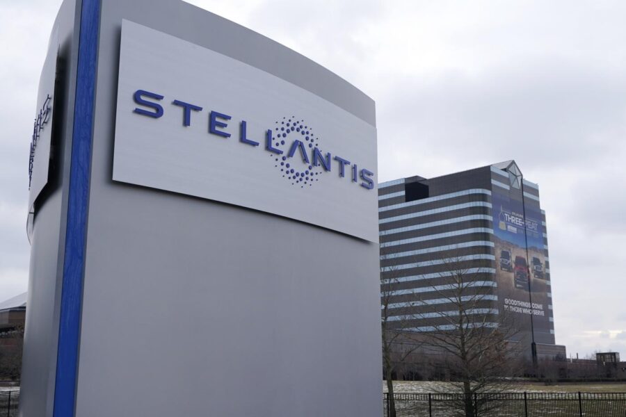 Stellantis apre a Termoli una nuova fabbrica di batterie elettriche: “30 miliardi di investimenti”
