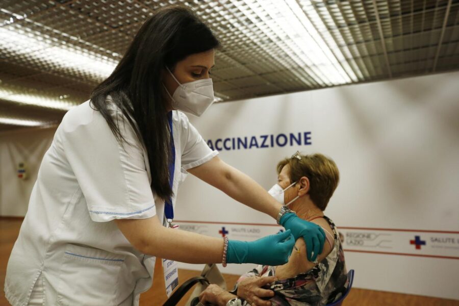 Indice Rt, impennata a 0.91 e timori per la variante Delta: 19 Regioni passano a ‘rischio moderato’